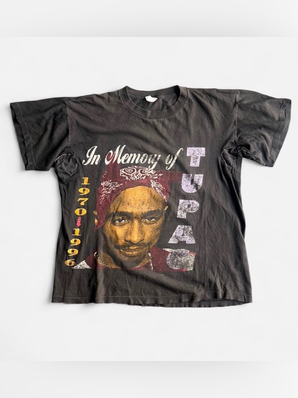 Vintage 90’s 2Pac In Memory of TUPAC single stitch Tee size XL *Distressed*